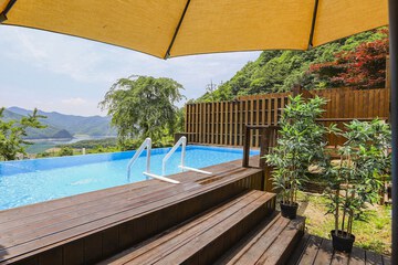 Private pool
