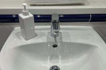 Bathroom sink