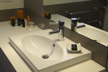 Bathroom sink