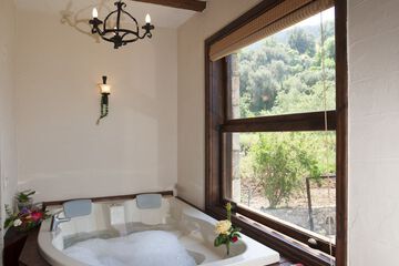 Jetted tub