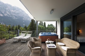 Jetted tub