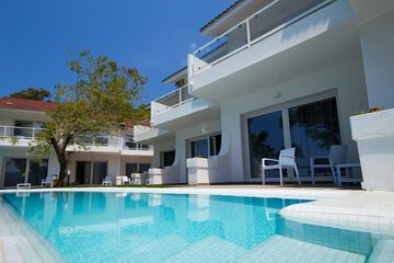 Infinity pool