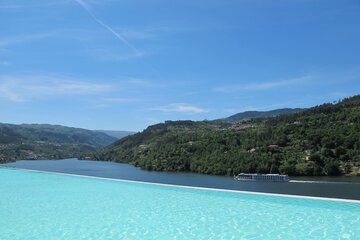 Infinity pool
