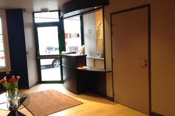 Check-in/check-out kiosk