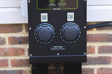 Electric vehicle charging station