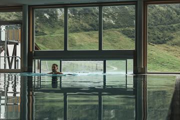 Indoor/outdoor pool
