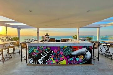 Poolside bar