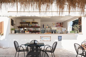 Poolside bar