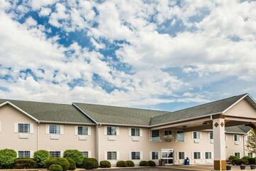 Quality Inn & Suites Dixon near I-88