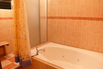 Jetted tub
