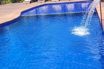 Pool waterfall