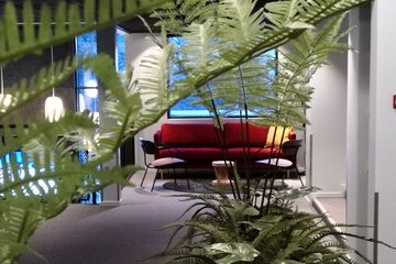 Lobby lounge