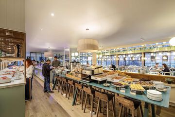 Breakfast area