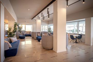 Lobby lounge