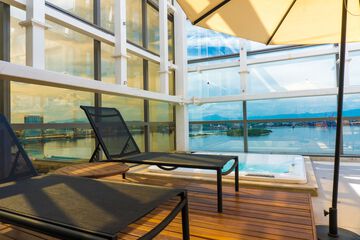 Indoor spa tub