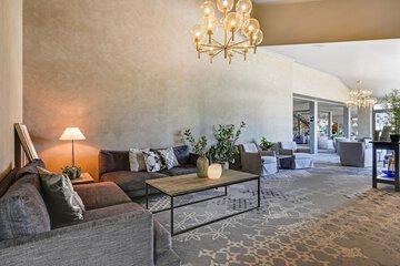 Lobby lounge