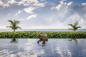Infinity pool
