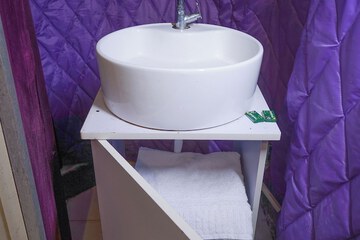 Bathroom sink
