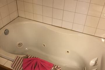 Jetted tub