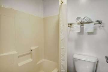 Motel La Vale Cumberland Bathroom