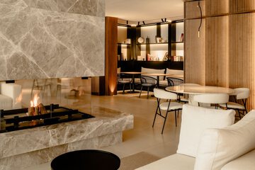 Lobby lounge