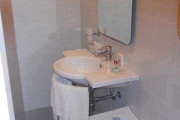 Bathroom sink
