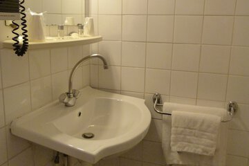 Bathroom sink