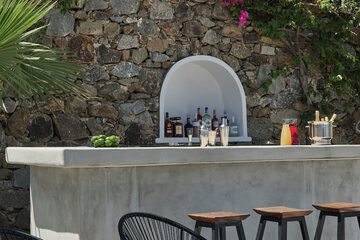 Poolside bar