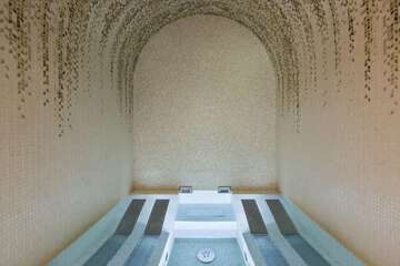 Indoor spa tub