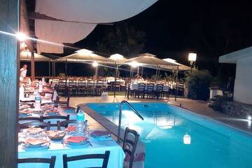 Poolside bar