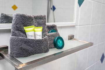 Bathroom amenities