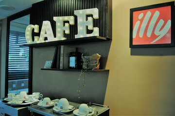 Lobby lounge