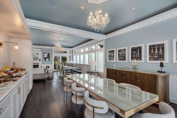 Breakfast area