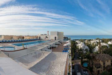 Rooftop pool