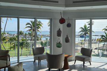Lobby lounge