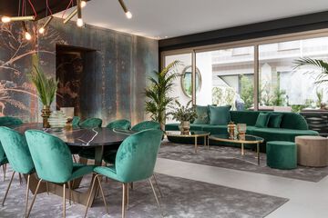 Lobby lounge