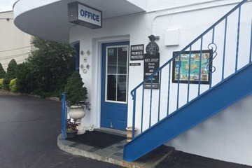 Check-in/check-out kiosk