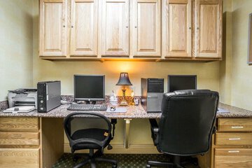 Business Center 44 of 46