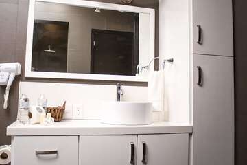 Bathroom sink