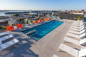 Rooftop pool