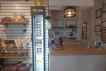 Check-in/check-out kiosk