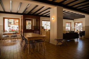 Lobby lounge