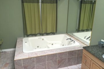 Jetted tub