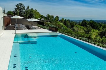 Infinity pool