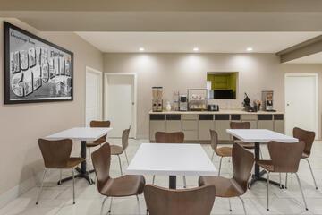 Super 8 by Wyndham Asheville Airport