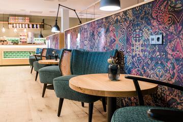 Lobby lounge