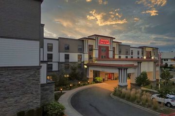 Hampton Inn & Suites DuPont