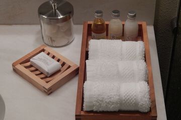 Bathroom amenities