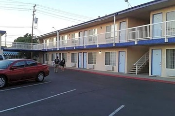 Travelodge by Wyndham Fresno Yosemite Area