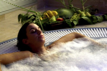 Indoor spa tub
